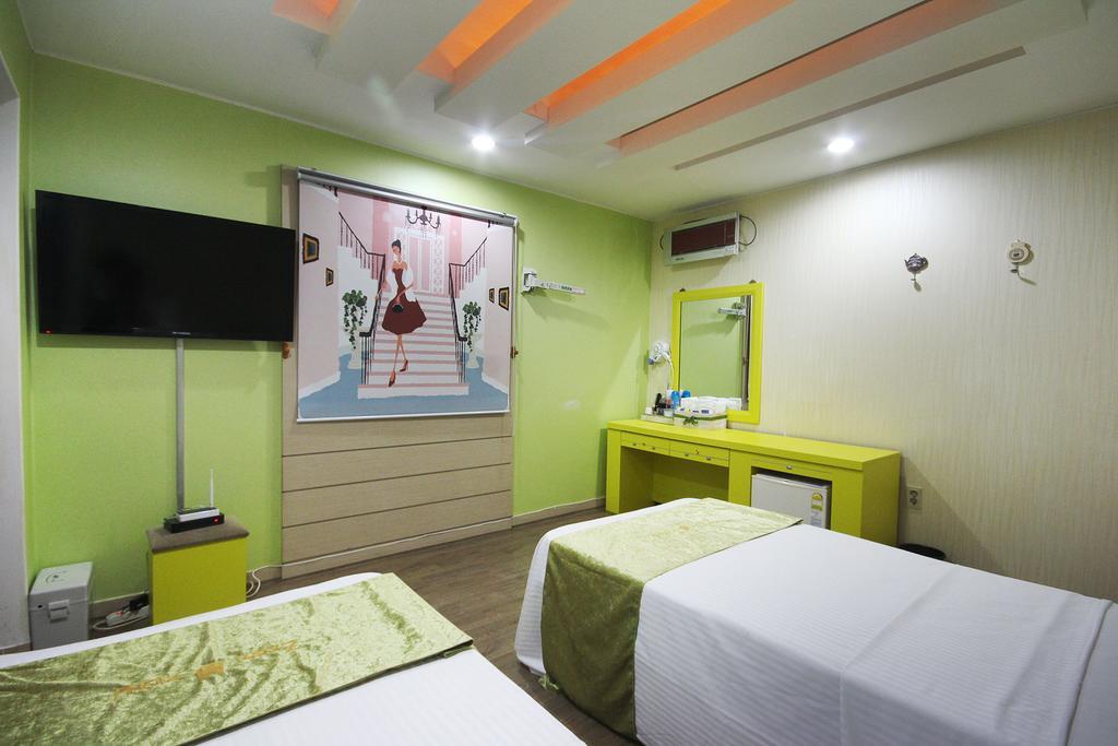 Hole In One Hotel Sacheon Eksteriør billede
