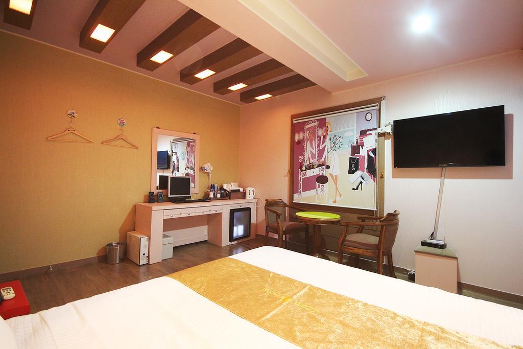 Hole In One Hotel Sacheon Eksteriør billede