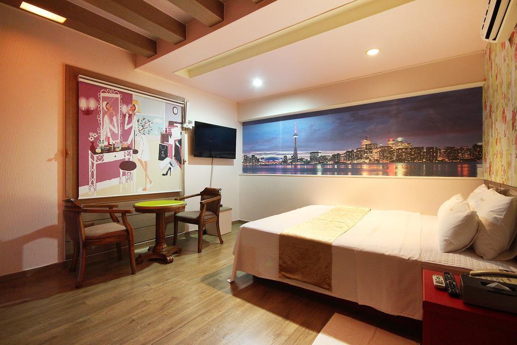 Hole In One Hotel Sacheon Eksteriør billede