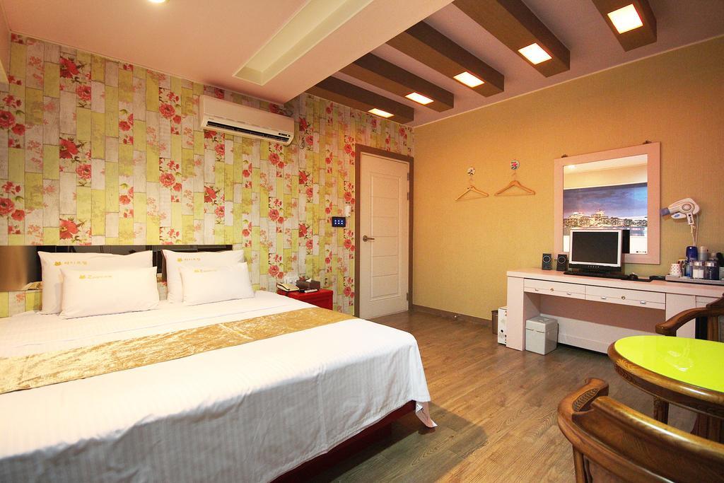 Hole In One Hotel Sacheon Eksteriør billede