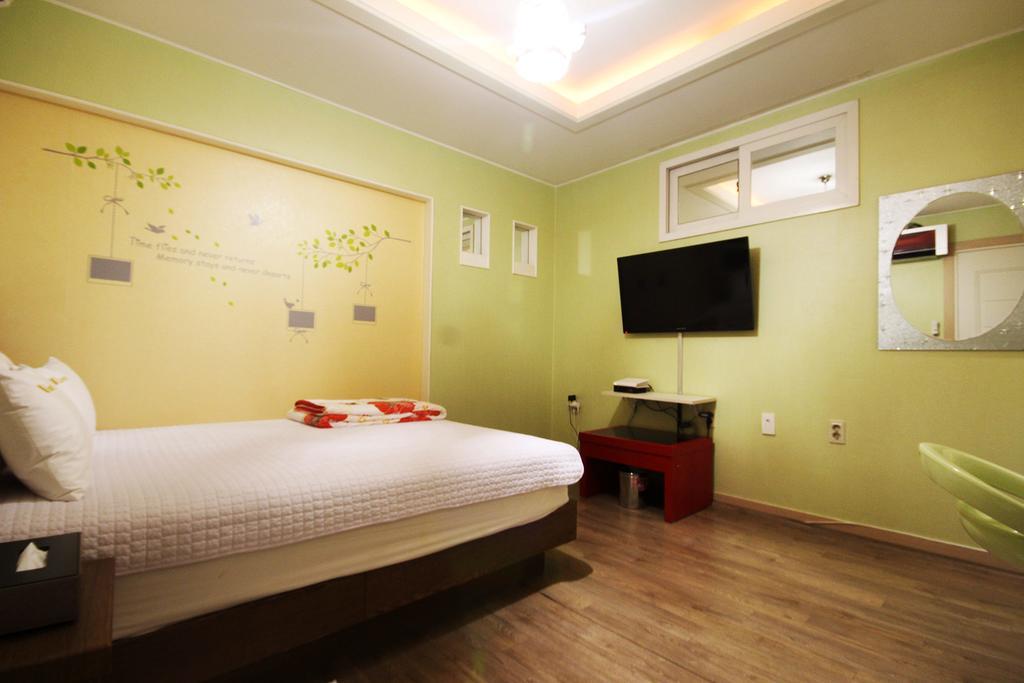Hole In One Hotel Sacheon Eksteriør billede