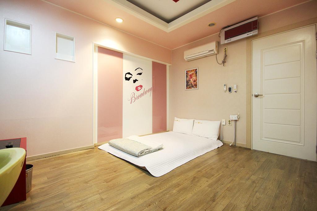 Hole In One Hotel Sacheon Eksteriør billede