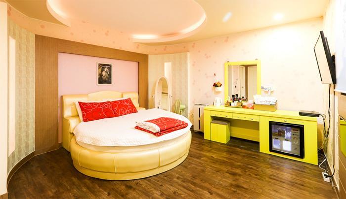 Hole In One Hotel Sacheon Værelse billede